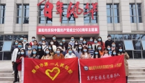 参观百年风华展  赓续好红色基因