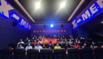 医护集体观影，回望感动时刻