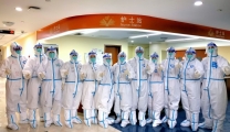 【新华社】她在卷纸上写下1.2米长的抗疫日记……