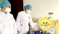 【荆楚网】襄阳市第一人民医院护士上门换胃管 解患者燃眉之急