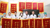 奇迹！4年3次手术7次入院，截瘫的她重新站起来！