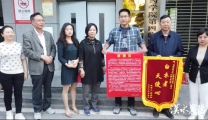 【汉水襄阳】列车员火车上晕倒 襄阳医学生挺身救人