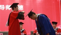襄阳市第一人民医院举行2023届硕士研究生毕业典礼