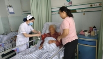 【我们的节日】端午送安康 病房粽飘香