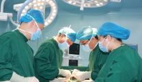 【襄阳日报客户端】市一医院高新院区骨科整形外科首例脊椎手术成功实施