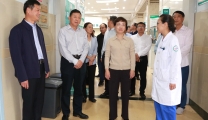 副市长王芳来我院调研