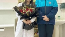 一束鲜花表谢意，医患情深暖人心