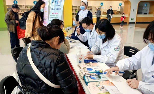 襄阳市第一人民医院高新院区内分泌科开展糖尿病日健康宣教活动