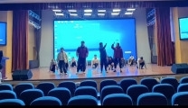 迎春晚会排练忙 别样“年味”分外浓