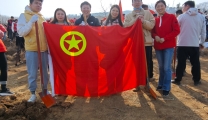 我院青年志愿者参加全市义务植树活动