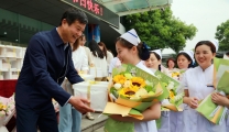 这份祝福超甜，蛋糕、鲜花属于最可爱的你！