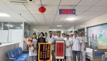 【襄阳网】吴霆    为民除痛！襄阳这个先锋“战士”人人夸！