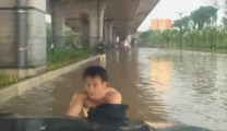 英勇救援显温情，逆流而上担先锋
