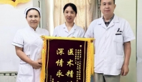 两面锦旗 双倍赞誉
