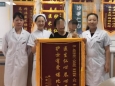 医生仁心尽心尽责，护士有爱堪比南丁