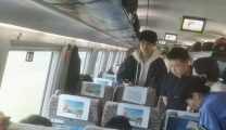 列车上救人，襄阳市第一人民医院汤元佳医生好样的！