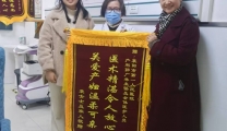 关爱产妇温柔可亲  医患情深温暖人心
