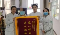 仁心巧解千千结  爱患如亲好温暖