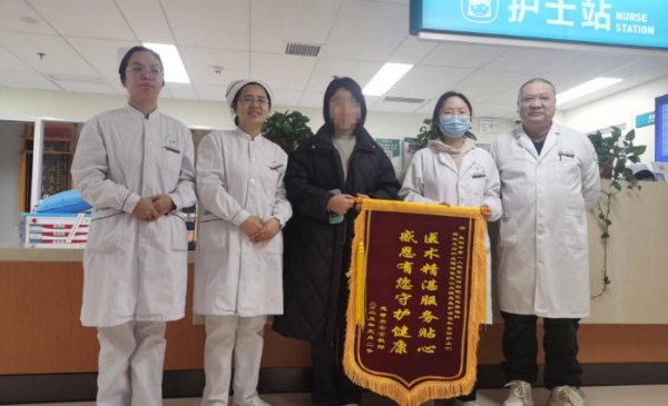 两面锦旗，双倍点赞
