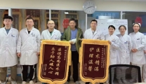 男子示指肌腱断裂，医生妙术巧修复