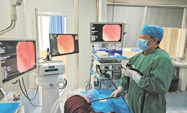 《襄阳日报》消化内科副主任医师周和荣：“镜”无止境 守护生命