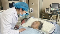 六旬大妈大脑“着火”，白衣女神“降甘霖”