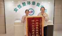 产后奶水不足，护士暖心催乳
