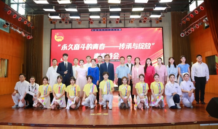 襄阳市第一人民医院“永久奋斗的青春——传承与绽放”主题青春诗会举办