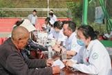 健康集市进峪山  专家义诊暖民心