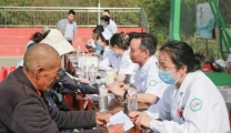 健康集市进峪山  专家义诊暖民心