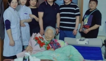 跨越距离的守护：95 岁老人家中的“移动诊室”